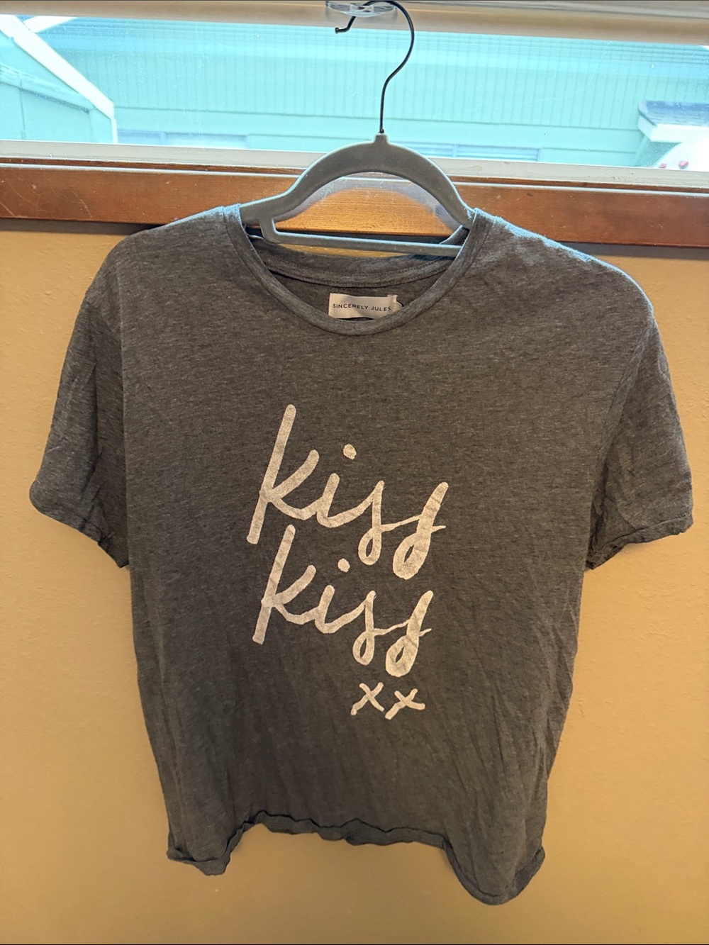 Sincerly Jules Gray 'Kiss Kiss' Short Sleeve Tee